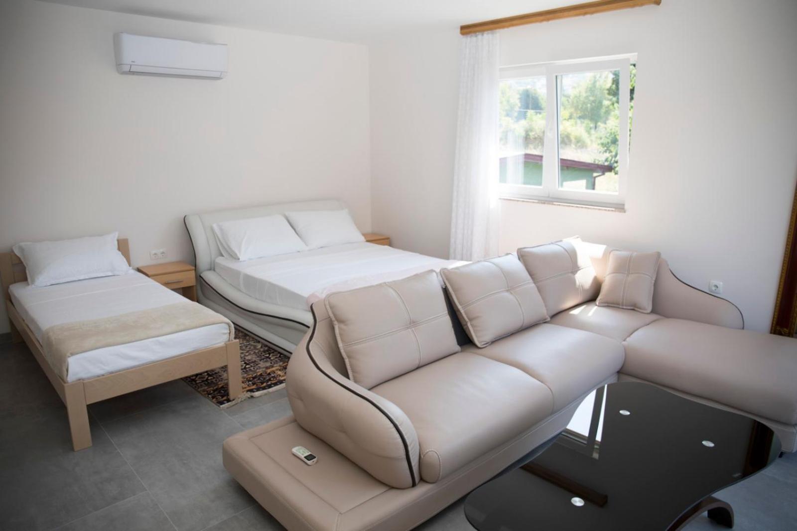 Kovac Riverfront Apartments Мостар Экстерьер фото