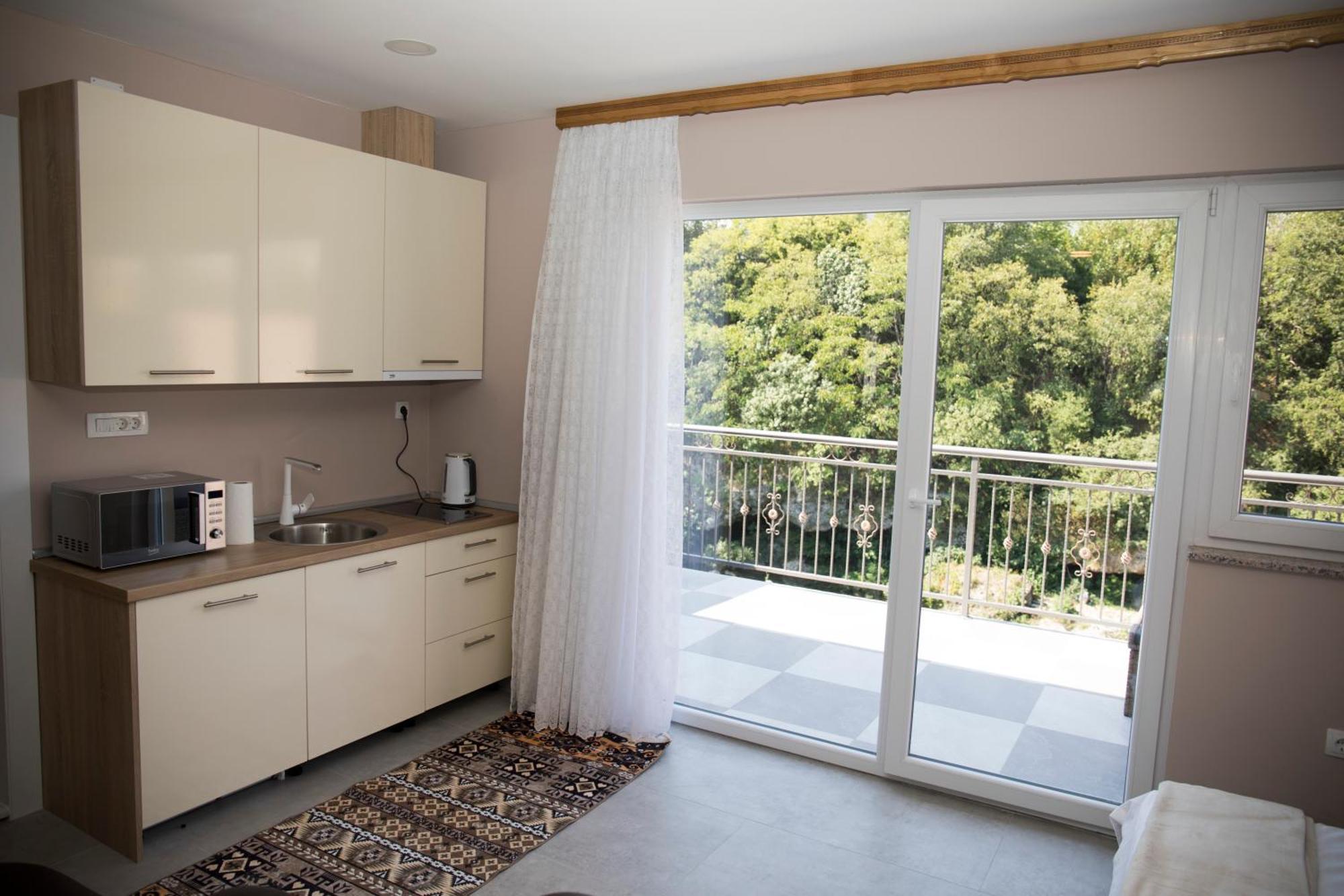 Kovac Riverfront Apartments Мостар Экстерьер фото