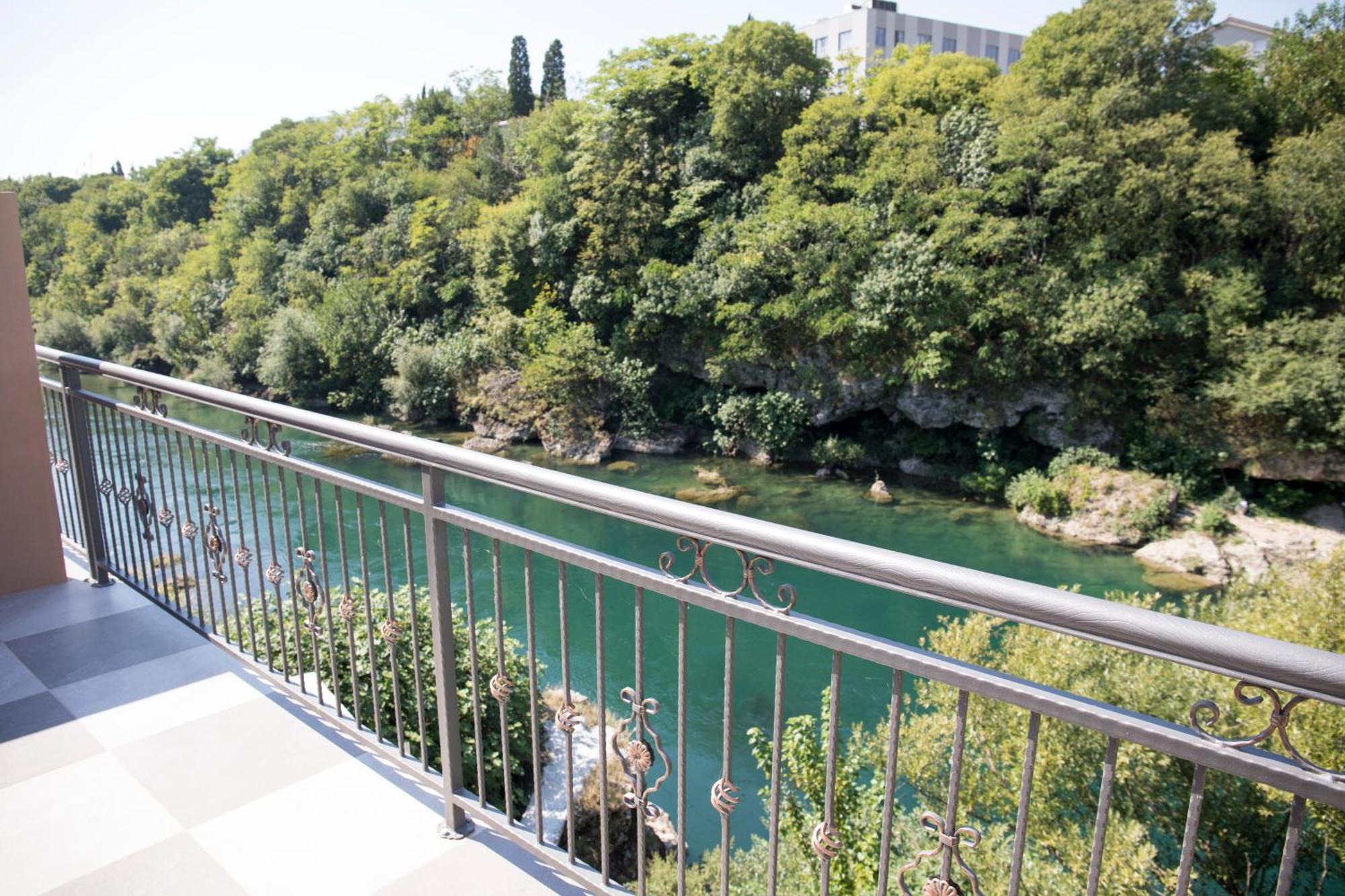 Kovac Riverfront Apartments Мостар Экстерьер фото